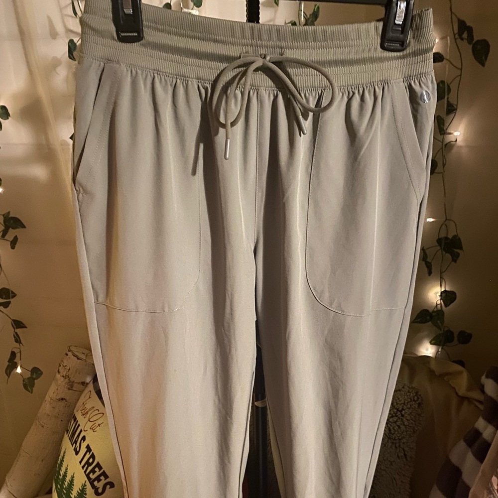 Yoga & fitness apparel 
Light Olive color 
size/M